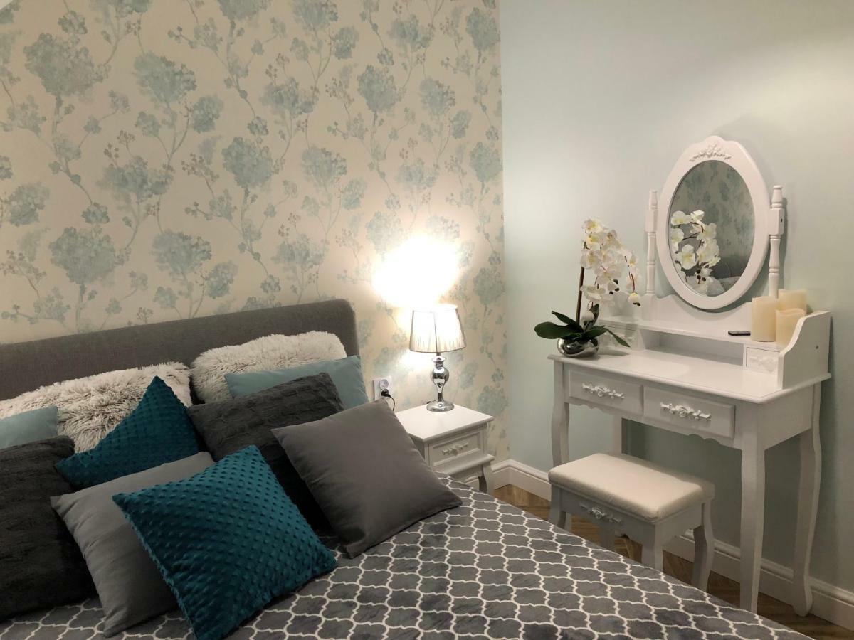 Family & Business Elegant Apartments Ul Warszawska - 2 Bedroom, Balcony, Parking Kielce Bagian luar foto