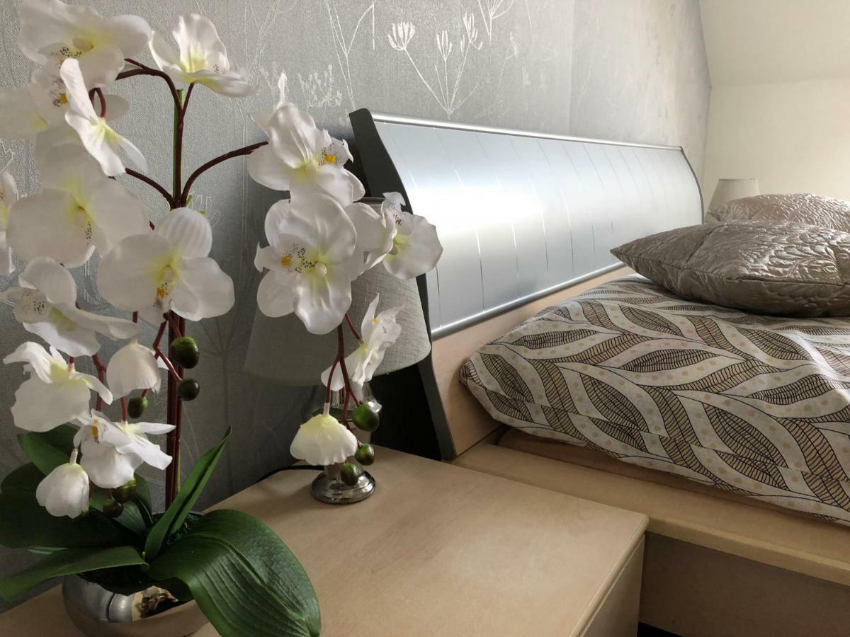 Family & Business Elegant Apartments Ul Warszawska - 2 Bedroom, Balcony, Parking Kielce Bagian luar foto