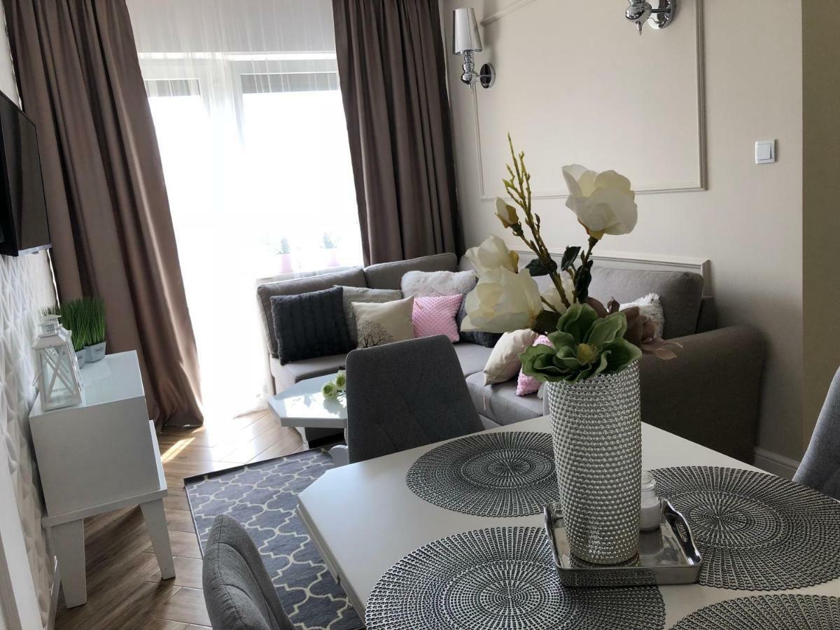 Family & Business Elegant Apartments Ul Warszawska - 2 Bedroom, Balcony, Parking Kielce Bagian luar foto