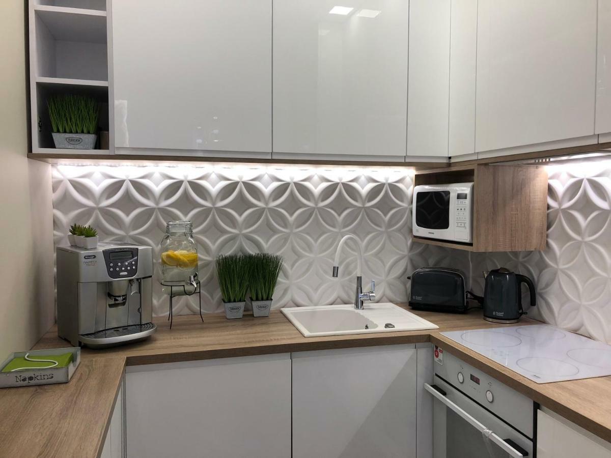Family & Business Elegant Apartments Ul Warszawska - 2 Bedroom, Balcony, Parking Kielce Bagian luar foto