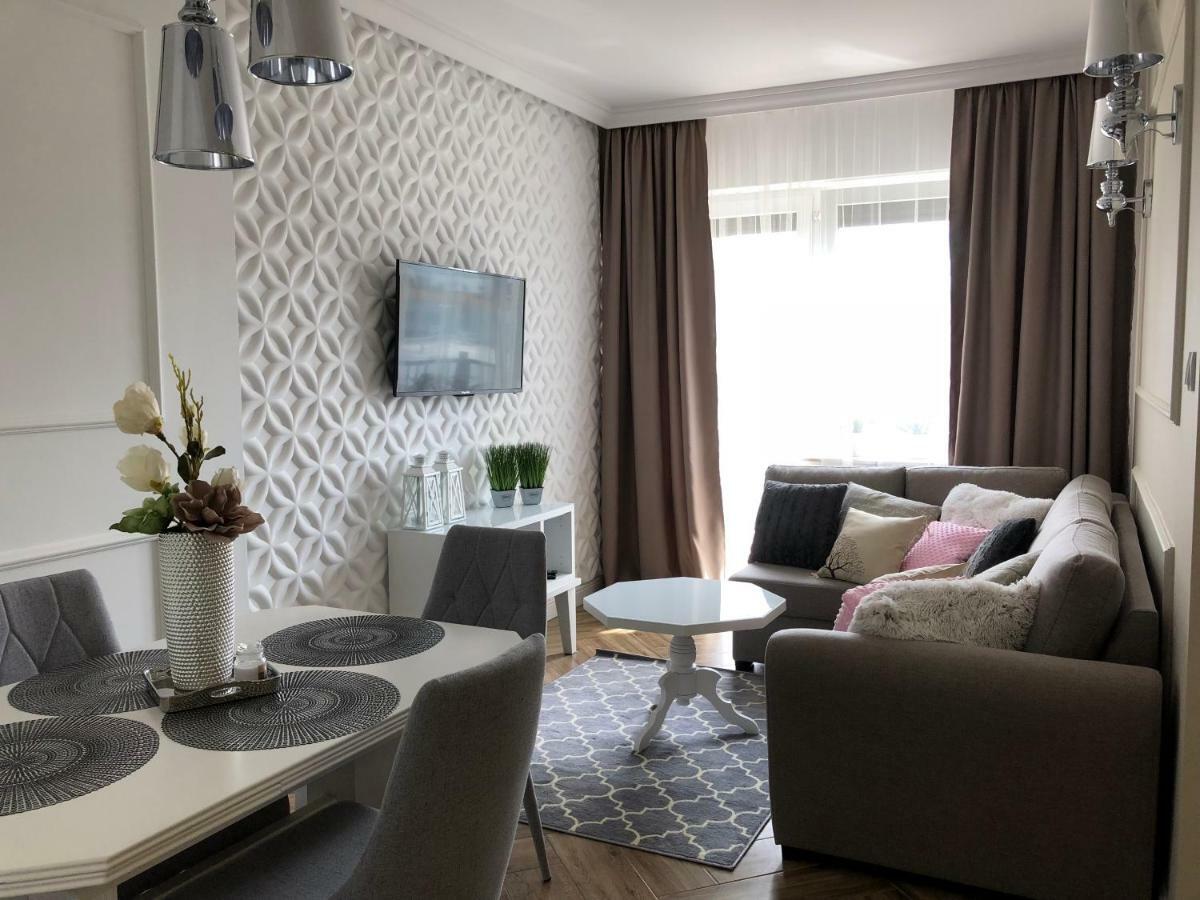 Family & Business Elegant Apartments Ul Warszawska - 2 Bedroom, Balcony, Parking Kielce Bagian luar foto