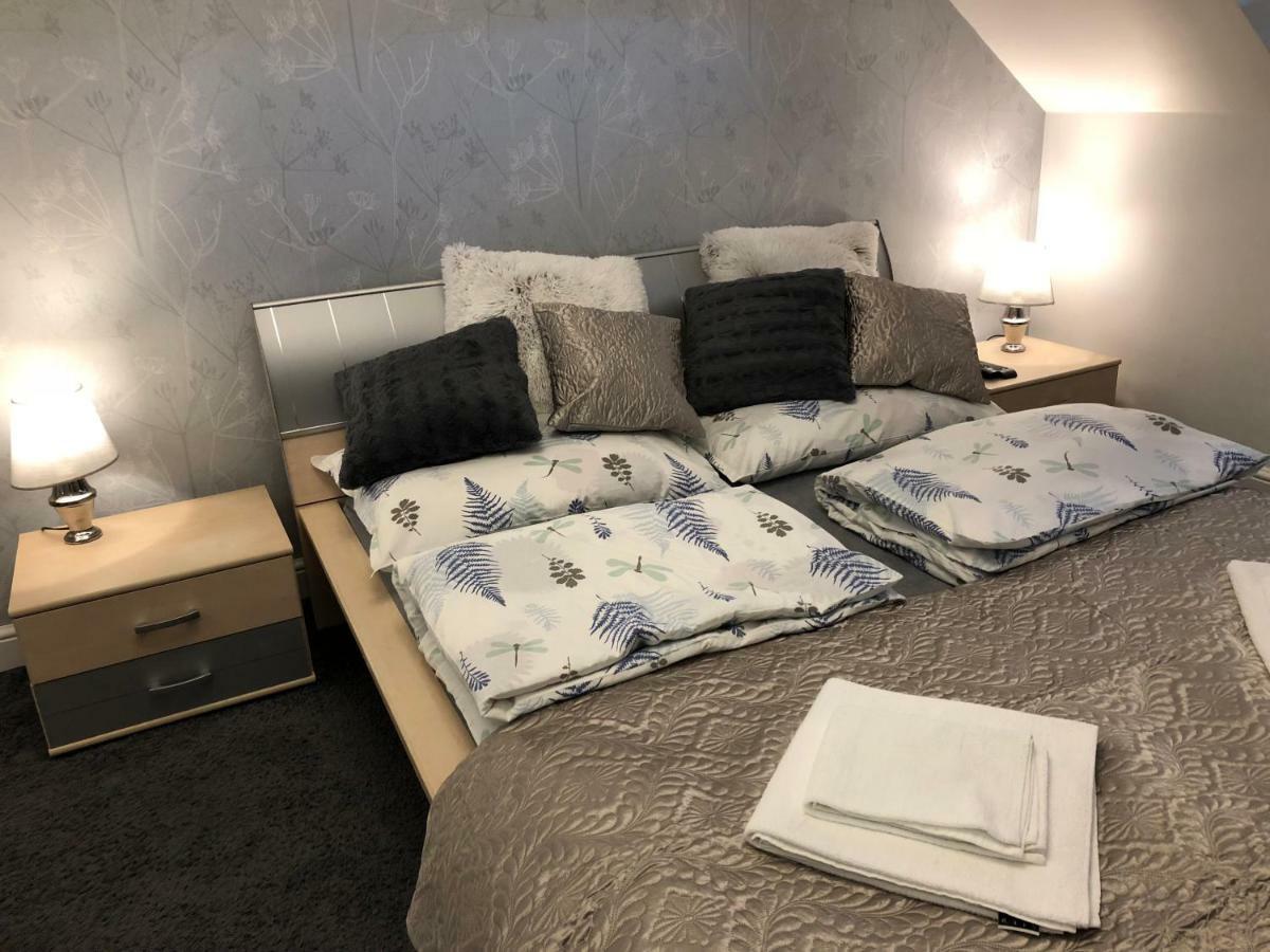 Family & Business Elegant Apartments Ul Warszawska - 2 Bedroom, Balcony, Parking Kielce Bagian luar foto